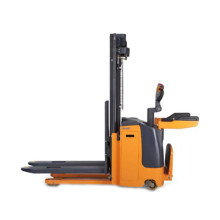 Штабелер самоходный Zowell XE 1025