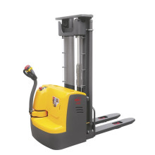 Штабелер самоходный XILIN CDDR15-III 1,5 т 4,5 м (сопровождаемый)