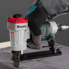 Степлер пневматический для прямоугольных скоб от 6 до 13 мм Matrix Степлер пневматический для прямоугольных скоб от 6 до 13 мм Matrix